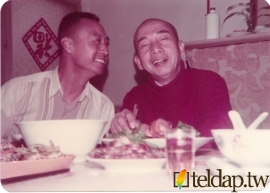 《李柏君與師兄杜自然合影_約民72》